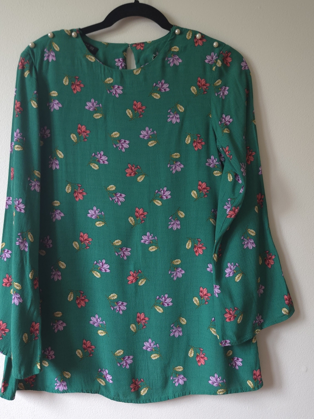 ZARA Woman Emerald Green Floral Long Sleeve Blouse | Pearl Shoulder Accent